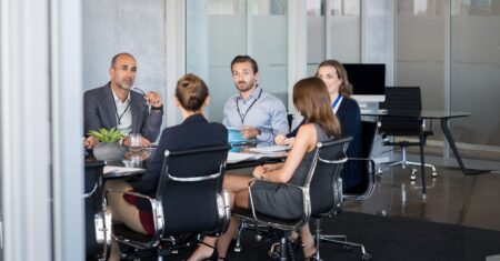 Desvendando as Reuniões de Trabalho: Tudo o que Você Precisa Saber sobre Reuniões Eficientes